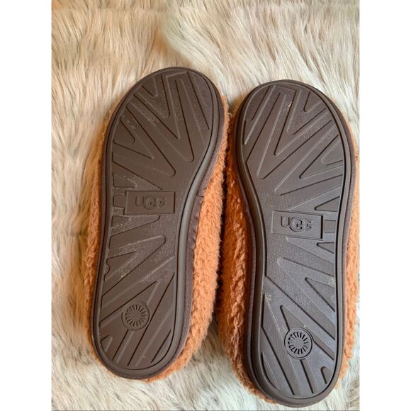 UGG Plushy Slipper Size 7 - Picture 7 of 9